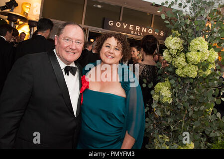 John Lasseter, Chief Creative Officer di Walt Disney e Pixar Animation Studios e Nancy Lasseter frequentare il governatore della palla dopo la trasmissione televisiva ABC dell'OSCAR® dal Dolby® Theatre in Hollywood, CA domenica 2 marzo, 2014. Riferimento al file # 32268 444 per solo uso editoriale - Tutti i diritti riservati Foto Stock