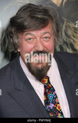 Stephen Fry 12/02/2013 Los Angeles Premiere di 'The Hobbit: la desolazione di Smaug" tenutasi presso il Teatro Dolby in Hollywood, CA Foto di Izumi Hasegawa / HNW / PictureLux Foto Stock