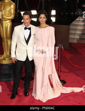 Matthew McConaughey Camila Alves 03/02/2014 La 86Accademia annuali Awards tenutosi presso il Teatro Dolby in Hollywood, CA Foto di Mayuka Ishikawa / HNW / PictureLux Foto Stock