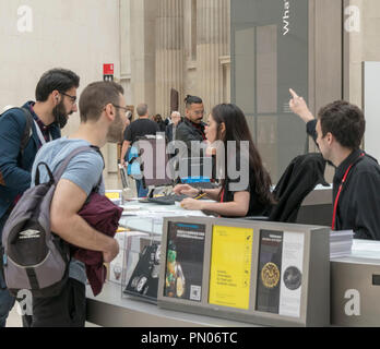 Banco informazioni, Grande Corte, al British Museum di Londra, Inghilterra, Regno Unito Foto Stock