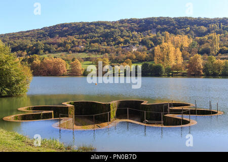 Francia, Correze, Saint Cernin de Larche e Chasteaux, overflow sul lago del Causse // Francia, Corrèze (19), Saint-Cernin-de-Larche et Chasteaux Foto Stock