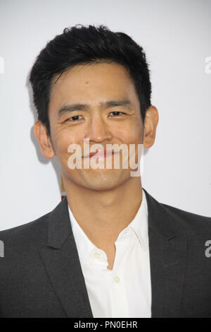 John Cho 06/11/2014 XX anniversario di Los Angeles Film Festival apertura notturna il North American Premiere di 'Snowpiercer" tenutasi presso il Regal Cinemas L.A. Live Stadium 14 a Los Angeles, CA Foto di Izumi Hasegawa / HNW / PictureLux Foto Stock