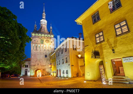Clock Tower, Sighisoara città vecchia a sera, Transilvania, Romania Foto Stock