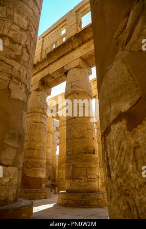 Il Hypostyle Hall nel tempio di Amon al complesso del Tempio di Karnak, anche noto come il Tempio di Karnak, a Tebe, Luxor, Egitto Foto Stock