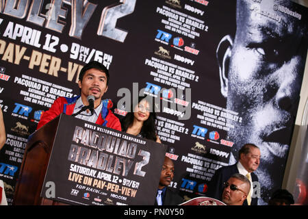 Manny Pacquiao partecipare ad una conferenza stampa in vista del WBO campionato welterweight rematch tra Manny Pacquiao e Timothy Bradley presso il Beverly Hills Hotel il 4 febbraio 2014 in Beverly Hills, CA. Foto di Eden Ari / PRPP / PictureLux Riferimento File # 32248 022PRPPEA per solo uso editoriale - Tutti i diritti riservati Foto Stock