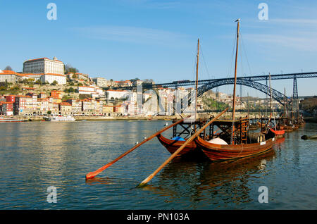 Oporto, capitale del vino di Porto e il quartiere Ribeira, un sito Patrimonio Mondiale dell'UNESCO, Portogallo Foto Stock