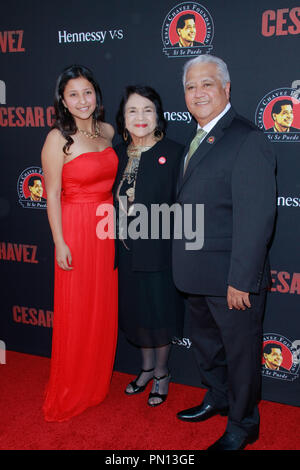 Dolores Huerta e Paolo Chavez alla premiere del film Pantelion e partecipante Media 'Cesar Chavez'. Gli arrivi presso la TCL Teatro Cinese a Hollywood, CA, 20 marzo 2014. Foto di Joe Martinez / PictureLux Foto Stock