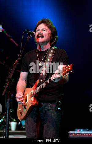 Tom Johnston con la DOOBIE BROTHERS esegue in concerto al Mizner Park anfiteatro a Boca Raton, in Florida, il 20 ottobre 2006. Foto Stock