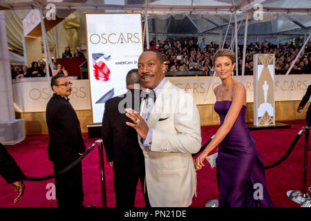 Eddie Murphy, Oscar® Presenter, arriva con valutazione per il live ABC teletrasmesso del 87th Oscar® al Dolby® Theatre di Hollywood, CA domenica 22 febbraio, 2015. Riferimento al file # 32566 183THA per solo uso editoriale - Tutti i diritti riservati Foto Stock