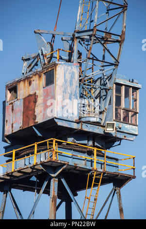 Vecchio arrugginito gantry crane del porto di Città del Capo in Sud Africa Foto Stock