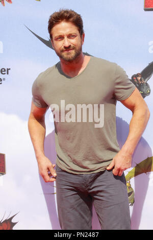Gerard Butler presso la DreamWorks premiere di 'Come addestrare il vostro drago 2'. Gli arrivi presso il Regency Village Theatre di Westwood, CA, Giugno 8, 2014. Foto di Joe Martinez / PictureLux Foto Stock