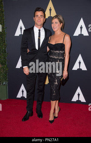 Justin Theroux (sinistra) e Jennifer Aniston partecipare alla sesta annuale governatori Awards nel Ray Dolby sala da ballo a Hollywood & Highland Center® in Hollywood, CA, Sabato, 8 novembre 2014. Riferimento al file # 32487 136THA per solo uso editoriale - Tutti i diritti riservati Foto Stock