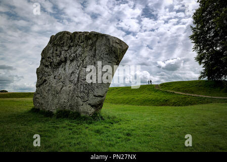 La pietra del neolitico, parte del più grande cerchio di pietra nel Regno Unito, Avebury Wiltshire.