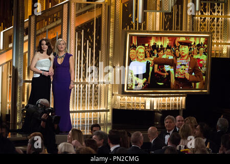 Tina stramba ed Amy Poehler co-host la 72Annuale di Golden Globe Awards presso il Beverly Hilton di Beverly Hills, CA domenica 11 gennaio, 2015. Riferimento al file # 32536 710CCR per solo uso editoriale - Tutti i diritti riservati Foto Stock