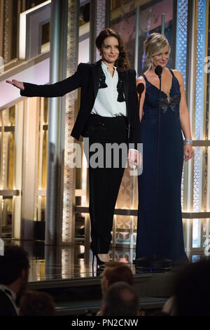 Tina stramba ed Amy Poehler co-host la 72Annuale di Golden Globe Awards presso il Beverly Hilton di Beverly Hills, CA domenica 11 gennaio, 2015. Riferimento al file # 32536 746CCR per solo uso editoriale - Tutti i diritti riservati Foto Stock