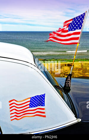 Whitley Bay Motor Show vintage American automobile di polizia a stelle e strisce bandiere Foto Stock