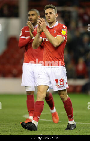 Jack Robinson (fronte) di Nottingham Forest e Lewis Grabban di Nottingham Forest durante la partita del campionato Sky Bet al City Ground di Nottingham. PREMERE ASSOCIAZIONE foto. Data immagine: Mercoledì 19 settembre 2018. Scopri la storia della Pennsylvania SOCCER Forest. Il credito fotografico dovrebbe essere: Aaron Chown/PA Wire. RESTRIZIONI: Nessun utilizzo con audio, video, dati, elenchi di apparecchi, logo di club/campionato o servizi "live" non autorizzati. L'uso in-match online è limitato a 120 immagini, senza emulazione video. Nessun utilizzo nelle scommesse, nei giochi o nelle pubblicazioni di singoli club/campionati/giocatori. Foto Stock