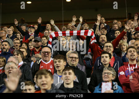 Il Nottingham Forest tifosi durante il cielo di scommessa match del campionato al suolo città di Nottingham. Stampa foto di associazione. Picture Data: mercoledì 19 settembre, 2018. Vedere PA storia SOCCER foresta. Foto di credito dovrebbe leggere: Aaron Chown/filo PA. Restrizioni: solo uso editoriale nessun uso non autorizzato di audio, video, dati, calendari, club/campionato loghi o 'live' servizi. Online in corrispondenza uso limitato a 120 immagini, nessun video emulazione. Nessun uso in scommesse, giochi o un singolo giocatore/club/league pubblicazioni. Foto Stock