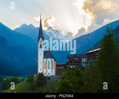 Heiligenblut con Grossglockner in background Foto Stock