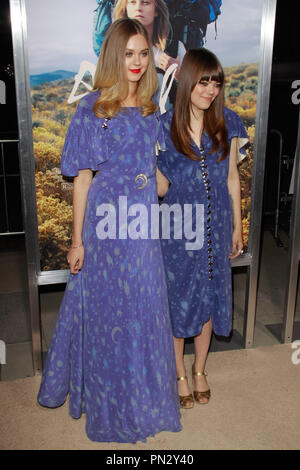 Klara e Jiohanna Soderberg (Kit di primo soccorso Band) al Fox Searchlight's Premiere di "selvaggio" tenutosi a Samuel Goldwyn Theater di Beverly Hills, CA, 19 novembre 2014. Foto di Joe Martinez / PictureLux Foto Stock