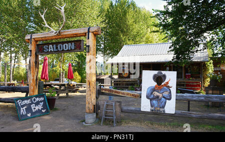 POLEBRIDGE, Montana, Stati Uniti d'America - 9 Settembre 2018: Esterno del caposaldo storico Northern Lights Saloon Foto Stock