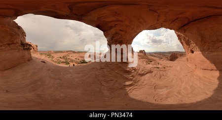 Visualizzazione panoramica a 360 gradi di Piccolo arco sul Delicate Arch Trail