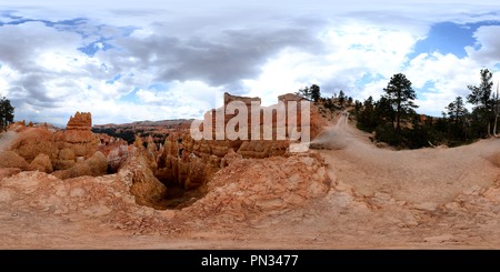 Visualizzazione panoramica a 360 gradi di Bryce Canyon Rim Trail vicino al punto di tramonto