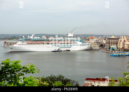 Royal Caribbean la maestà dei mari nave da crociera nel porto di La Habana, Cuba Foto Stock