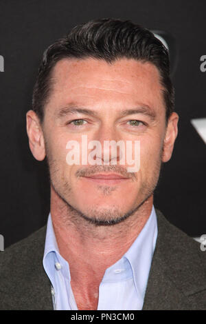 Luke Evans 04/01/2015 "Furious 7' Premiere tenutasi presso la leva TCL Chinese Theatre IMAX in Hollywood, CA Foto di Kazuki Hirata / HNW / PictureLux Foto Stock