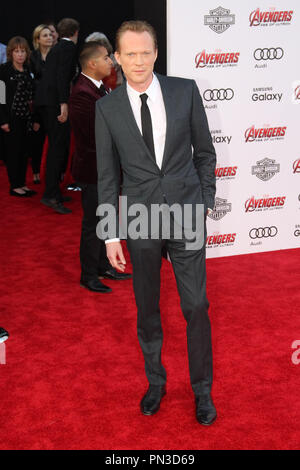 Paul Bettany presso la Premiere Mondiale della meraviglia 'Vendicatori Età di Ultron'. Gli arrivi sono stati tenuti presso il Teatro Dolby in Hollywood, CA, lunedì, 13 aprile 2015. Foto: Richard Chavez / PictureLux Foto Stock