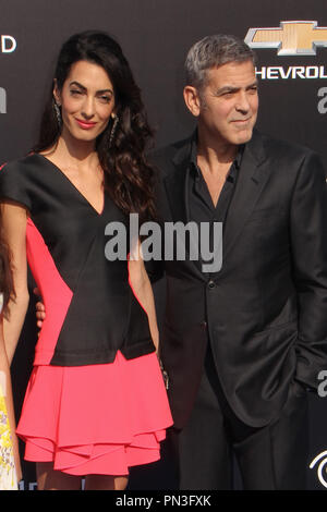 Amal Alamuddin Clooney, George Clooney 05/09/2015 La prima mondiale di "Tomorrowland" tenutosi a AMC Downtown Disney 12 in Anaheim, CA Foto di Izumi Hasegawa / HNW / PictureLux Foto Stock