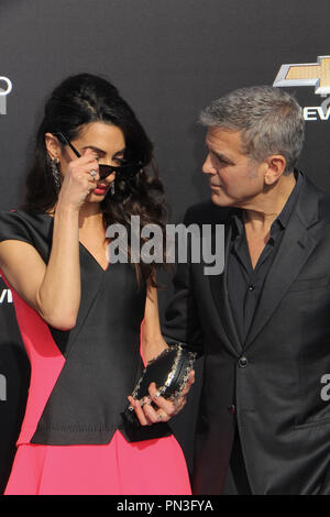 Amal Alamuddin Clooney, George Clooney 05/09/2015 La prima mondiale di "Tomorrowland" tenutosi a AMC Downtown Disney 12 in Anaheim, CA Foto di Izumi Hasegawa / HNW / PictureLux Foto Stock