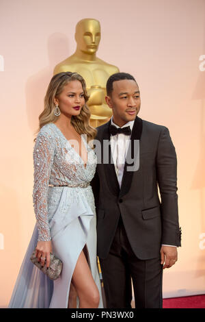 John Stephens (John Legend), Oscar® candidato per miglior canzone originale, per 'gloria' su 'Selma' arriva con il modello Chrissy Teigen per il live ABC teletrasmesso del 87th Oscar® al Dolby® Theatre di Hollywood, CA domenica 22 febbraio, 2015. Riferimento al file # 32566 280THA per solo uso editoriale - Tutti i diritti riservati Foto Stock