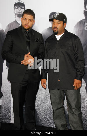 O'Shea Jackson Jr e il cubo di ghiaccio all'Universal Pictures e il leggendario Foto Premiere del 'diritto Outta Compton" tenutasi presso Microsoft Theatre di Los Angeles, CA, 10 agosto 2015. Foto di Joe Martinez / PictureLux Foto Stock