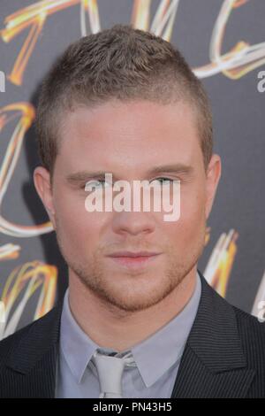 Jonny Weston 20/08/2015 Los Angeles Premiere di " Siamo tuoi Amici" tenutasi presso la TCL Teatro Cinese a Hollywood, CA Foto di Izumi Hasegawa / HNW / PictureLux Foto Stock