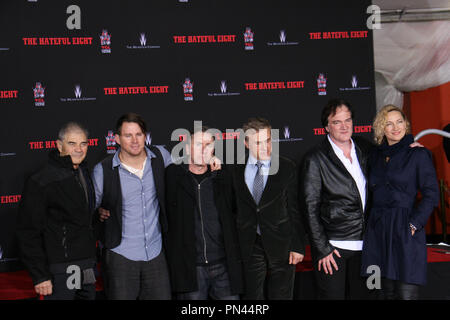 Robert Forster, Channing Tatum, Tim Roth, Christoph Waltz, Quentin Tarantino, Zoe Bell 01/05/2016 Quentin Tarantino Hand & Footprint cerimonia al TCL Teatro Cinese a Hollywood, CA foto di Shogo Okishio / HollywoodNewsWire.net Foto Stock