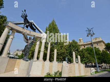 Memoriale per le vittime dell'occupazione tedesca. Piazza Szabadsag, Budapest, Ungheria Foto Stock