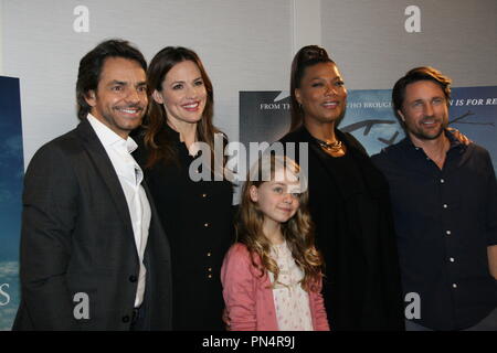 Eugenio Derbez, Jennifer Garner, Kylie Rogers, Queen Latifah, Martin Henderson 03/04/2016 'Miracles dal Cielo" Photocall tenutosi presso il London West Hollywood a Beverly Hills in West Hollywood, CA Foto di Izumi Hasegawa / HNW / PictureLux Foto Stock