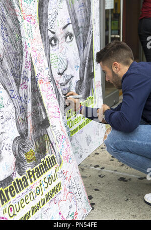 Il Teatro Apollo detiene un memoriale di Aretha Franklin in Harlem con: Aretha Franklin dove: la città di New York, New York, Stati Uniti quando: 19 Ago 2018 Credit: Marla Hernandez/WENN Foto Stock