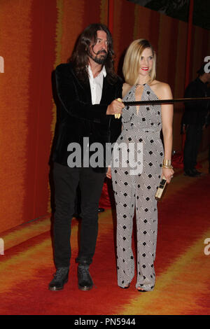 Dave Grohl, Jordyn Blum 20/09/2015 sessantasettesima annuale di Primetime Emmy Awards HBO dopo essere partito svoltasi presso il Pacific Design Center in West Hollywood, CA Foto di Izumi Hasegawa / HNW / PictureLux Foto Stock