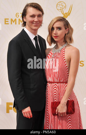 Paul Dano e Zoe Kazan all'67th Emmy Awards tenutosi presso Microsoft Theatre di Los Angeles, CA il 20 settembre 2015. Riferimento al file # 32728 134PRPP01 per solo uso editoriale - Tutti i diritti riservati Foto Stock