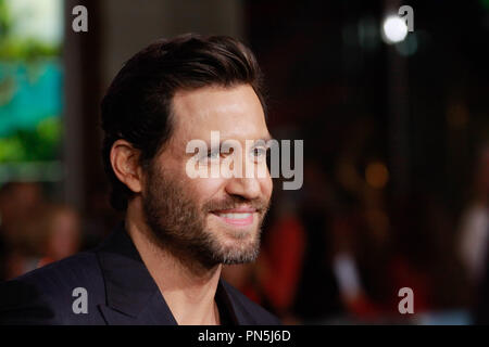 Edgar Ramirez alla premiere di Warner Bros Foto e Alcon Entertainments' 'Point Break" tenutasi presso la leva TCL Teatro Cinese a Hollywood, CA, Dicembre 15, 2015. Foto di Joe Martinez / PictureLux Foto Stock