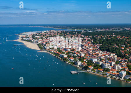 Arcachon (sud-ovest della Francia): veduta aerea della città con la spiaggia di Thiers (non disponibile per la produzione di cartolina) Foto Stock