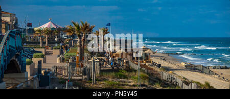 Lacanau-Ocean (sud-ovest della Francia): la spiaggia in estate (non disponibile per la produzione di cartolina) Foto Stock