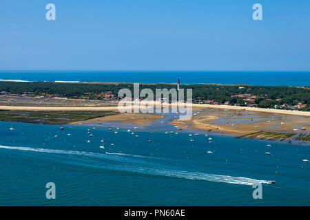 Lege-Cap-Ferret (sud-ovest della Francia): Vista aerea della penisola del Cap Ferret, con il faro e la sua spiaggia "Plage du Phare" e la stretta può Foto Stock