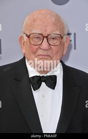 Ed Asner presso l'American Film Institute's 44th Life Achievement Award Gala Tributo a John Williams tenutosi presso il Teatro Dolby in Hollywood, CA giovedì 9 giugno, 2016. Foto di PRPP PRPP / PictureLux Riferimento File # 32921 020PRPP01 per solo uso editoriale - Tutti i diritti riservati Foto Stock