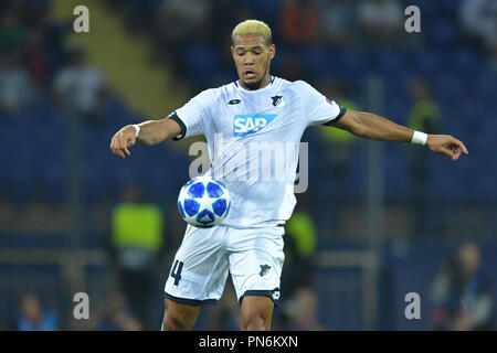 Charkiw, Ucraina. Xix Sep, 2018. Calcio: Champions League, Schachtjor Donezk - 1899 Hoffenheim, fase di gruppo, Gruppo F, Giornata 1, al Metalist Stadium. Hoffenheim's Joelinton gioca la palla. Credito: Uwe Anspach/dpa/Alamy Live News Foto Stock