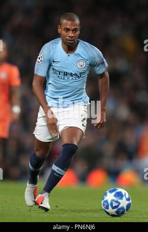 FERNANDINHO Manchester City FC Manchester City V LIONE, CHAMPIONS LEAGUE GRUPPO F Etihad Stadium, Manchester, Inghilterra 19 settembre 2018 GBD12281 rigorosamente solo uso editoriale. Se il giocatore/i giocatori raffigurata in questa immagine è/sono la riproduzione per un Club Inglese o l'Inghilterra per la squadra nazionale. Quindi questa immagine può essere utilizzata solo per scopi editoriali. Uso non commerciale. I seguenti usi sono anche limitato anche se in un contesto editoriale: Utilizzare in combinazione con, o parte della, qualsiasi non autorizzato di audio, video, dati, calendari, club/campionato loghi, scommesse, giochi o qualsiasi 'live' servizi. Foto Stock