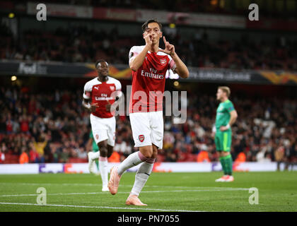 Emirates Stadium, Londra, Regno Unito. Xx Settembre, 2018. UEFA Europa League calcio, Arsenal contro Vorskla Poltava; Mesut Ozil di Arsenal festeggia dopo aver segnato il suo lati quarto obiettivo in 74a minuto per renderlo credito 4-0: Azione Plus immagini di sport/Alamy Live News Foto Stock