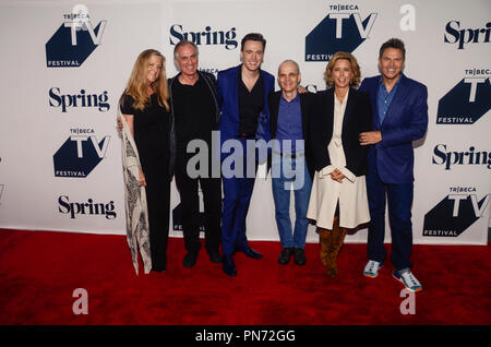 New York, NY, STATI UNITI D'AMERICA. Xx Settembre, 2018. Il cast, (L-R) Produttore Esecutivo Lori McCreary, Keith Carradine, Erich Bergen, Zeljko Ivanek, Téa Leoni e Tim Daly assiste il Tribeca Festival TV premiere della Signora Segretario (CBS) il 20 settembre 2018 a New York City. Credito: Raymond Hagans/media/punzone Alamy Live News Foto Stock